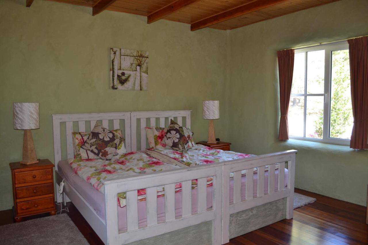 Whispering Spirit Holiday Cottages & Mini Ponies Franklin Ngoại thất bức ảnh